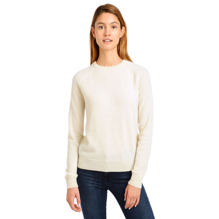 Women wearing Crema Cashmere Raglan Crew Cambridge Sweater