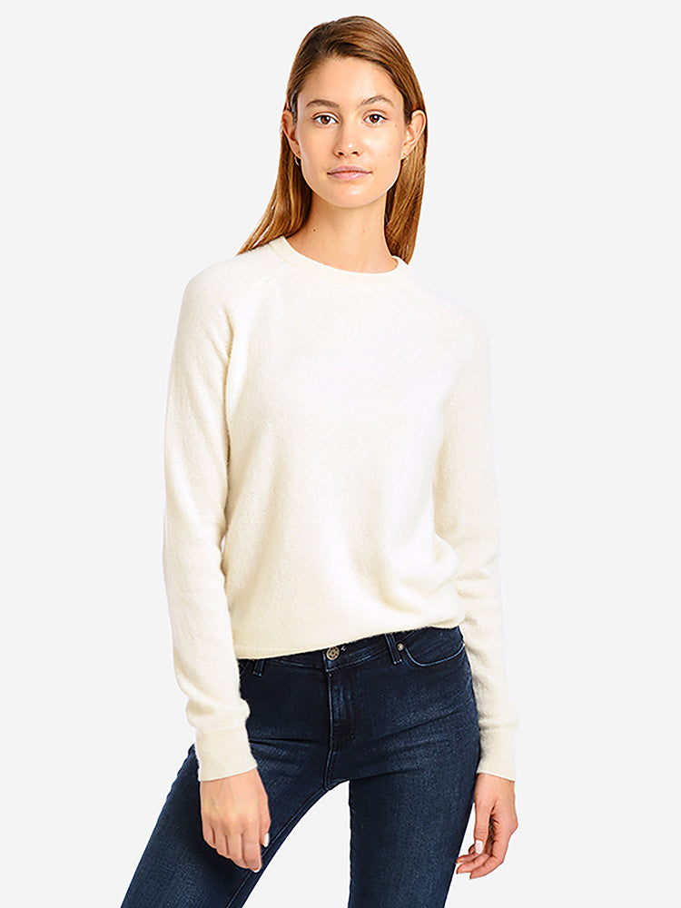 Women wearing Crema Cashmere Raglan Crew Cambridge Sweater