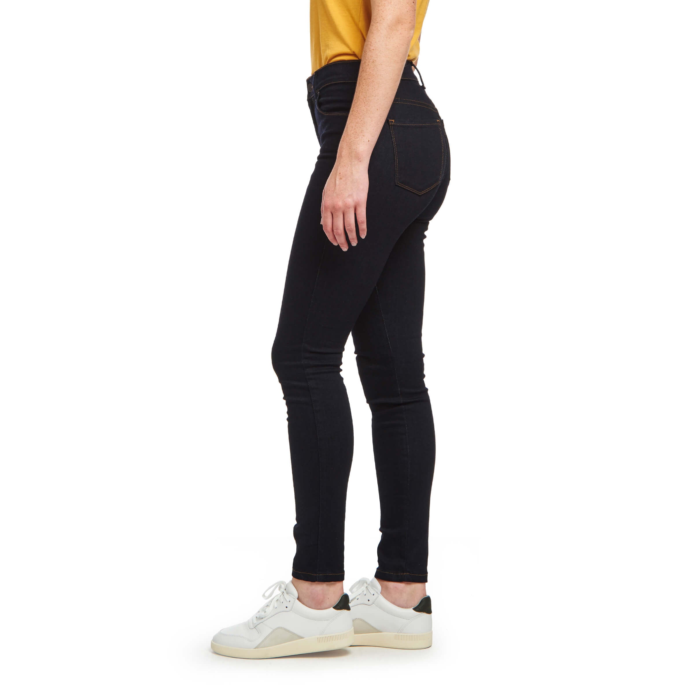 Women wearing Azul oscuro High Rise Skinny Moore Jeans
