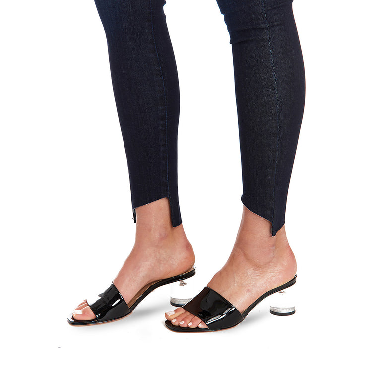 Women wearing Dark Blue w/ Diagonal Hem Mid Rise Skinny Vestry Jeans