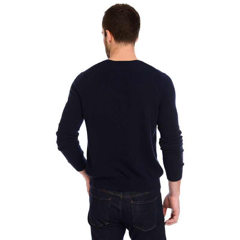 Men wearing Bleu marine Classic Cashmere V-Neck Bergen Sweater