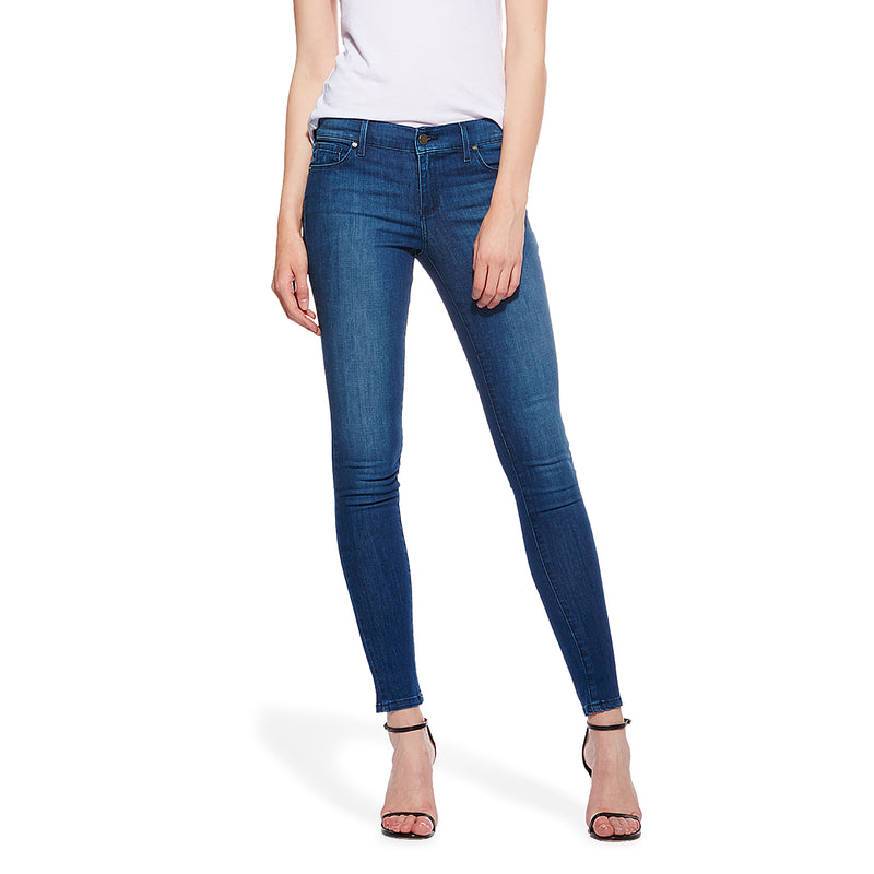Women wearing Azul medio Mid Rise Skinny Carmine Jeans