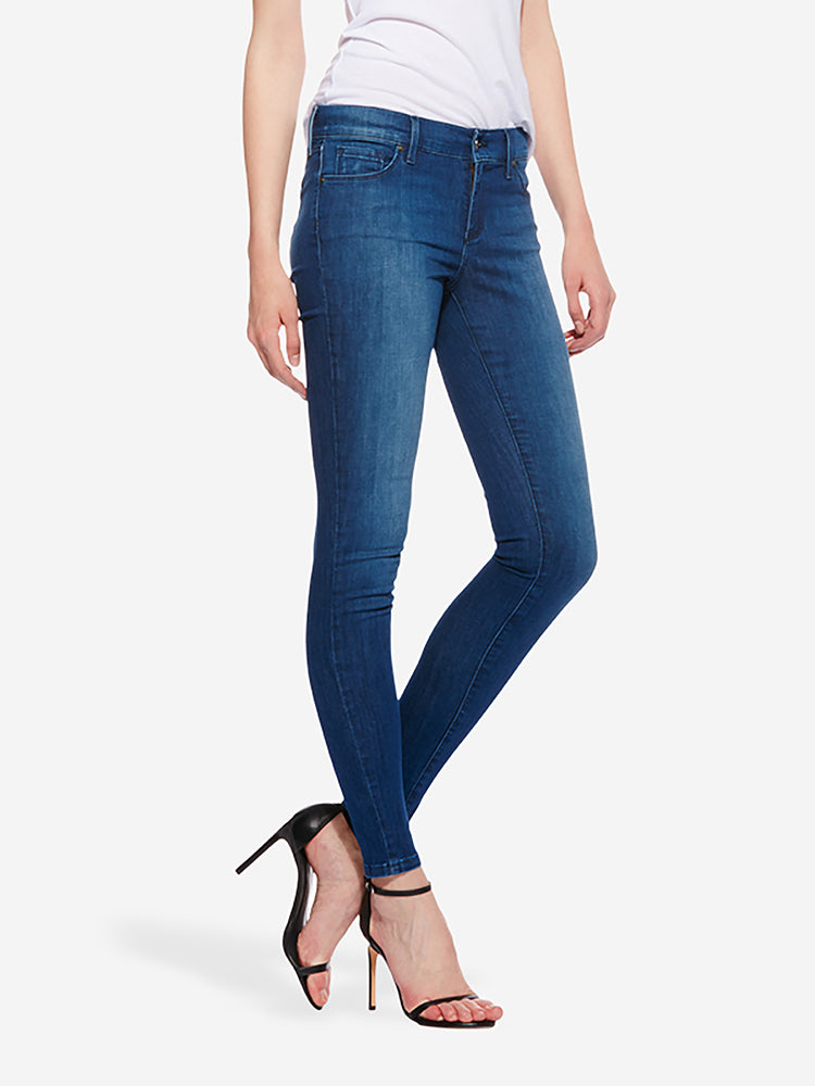 Women wearing Bleu Médium Mid Rise Skinny Carmine Jeans