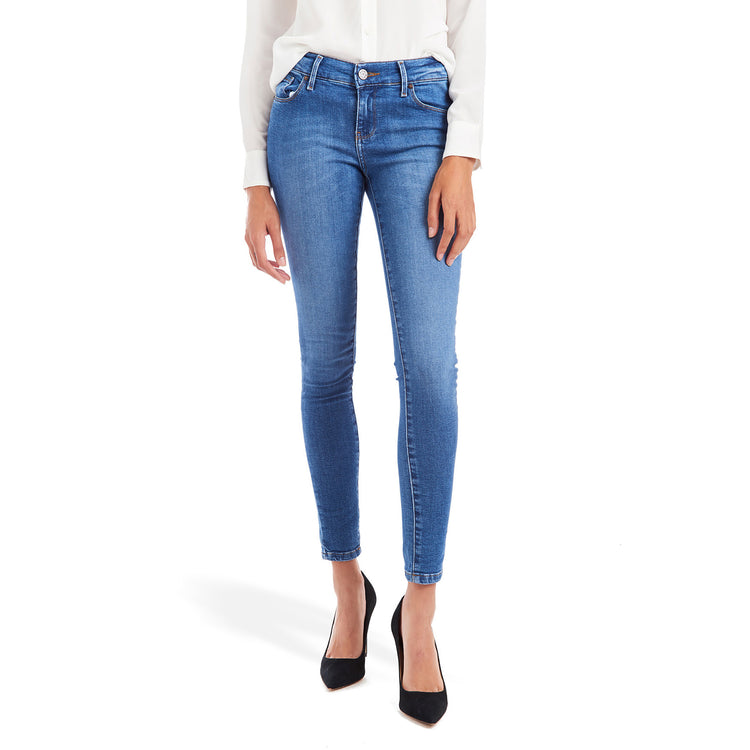 Women wearing Azul medio/claro Mid Rise Skinny Beekman Jeans