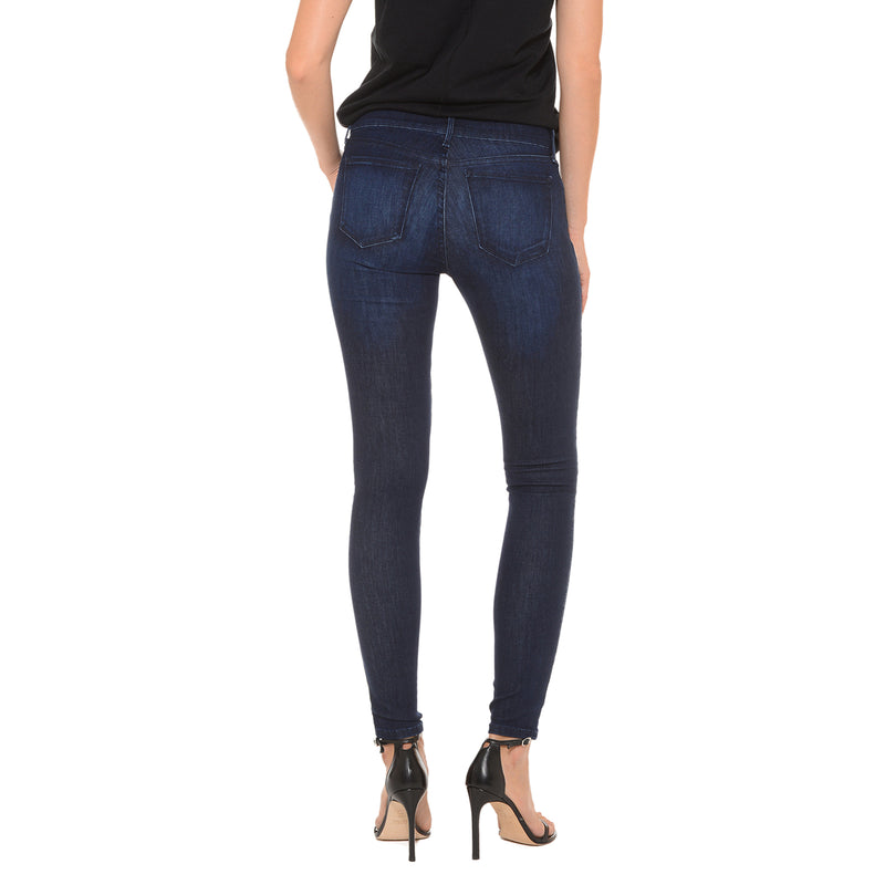 Women wearing Azul oscuro/medio Mid Rise Skinny Grove Jeans