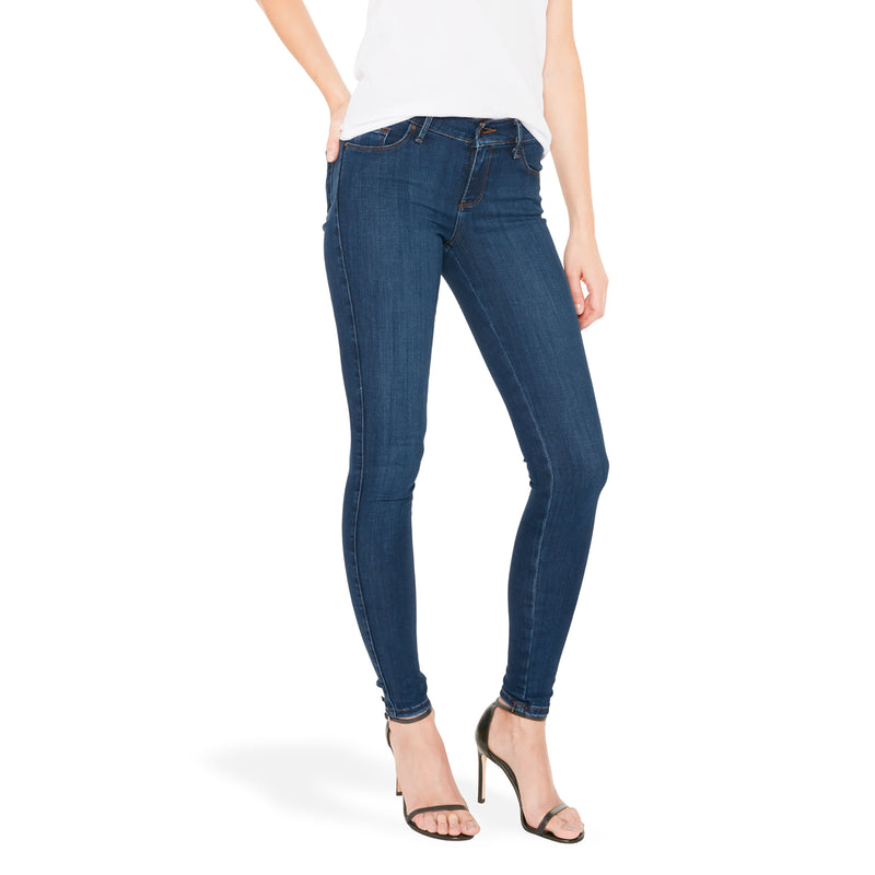 Women wearing Bleu Médium Mid Rise Skinny Jane Jeans