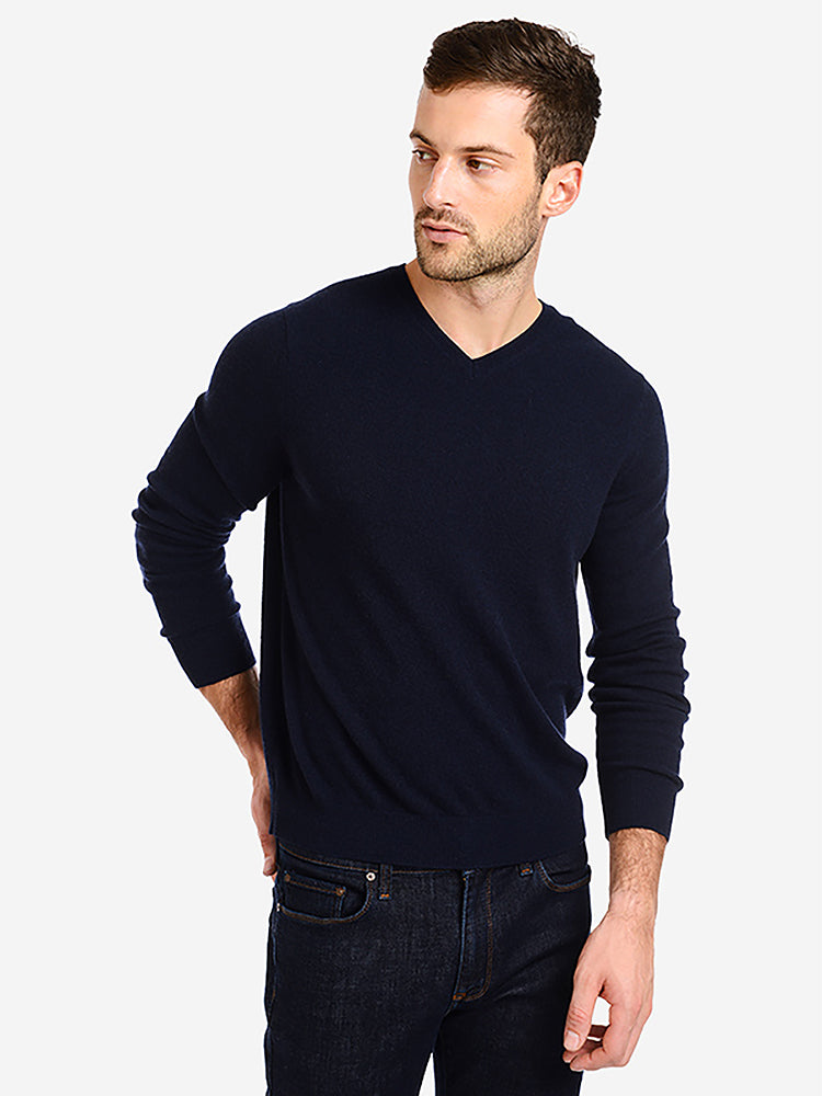 Men wearing Navy Classic Cashmere V-Neck Bergen Sweater