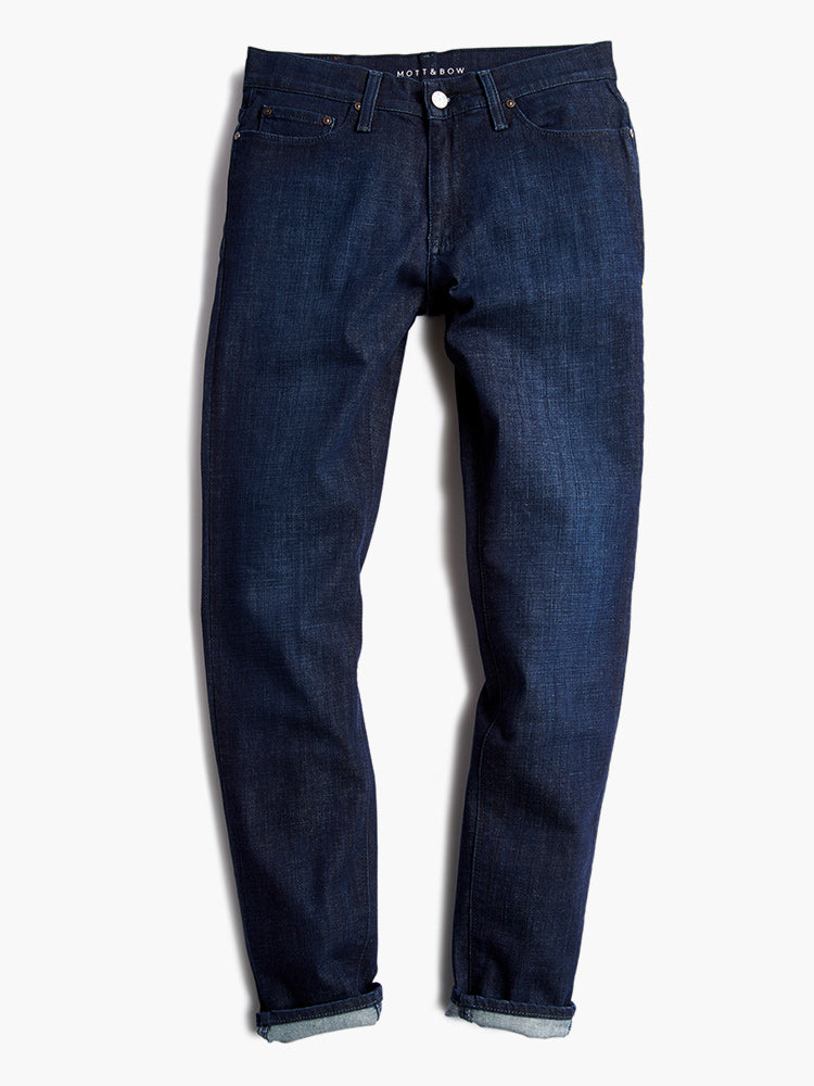 Men wearing Bleu  Médium/Foncé Slim Crosby Jeans