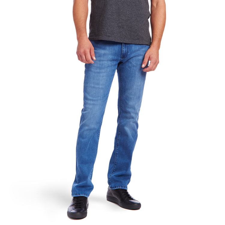 Men wearing Bleu Médium Slim Staple Jeans