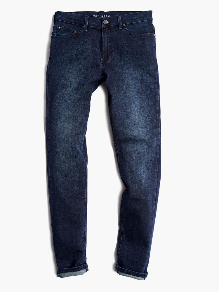 Men wearing Azul oscuro/medio Slim Staple Jeans