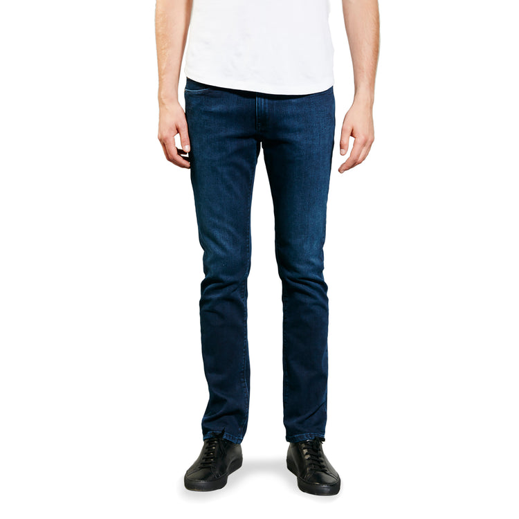 Men wearing Bleu  Médium/Foncé Slim Staple Jeans