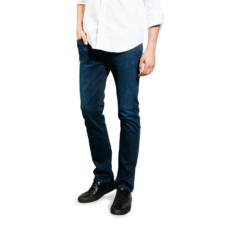 Men wearing Bleu  Médium/Foncé Slim Staple Jeans