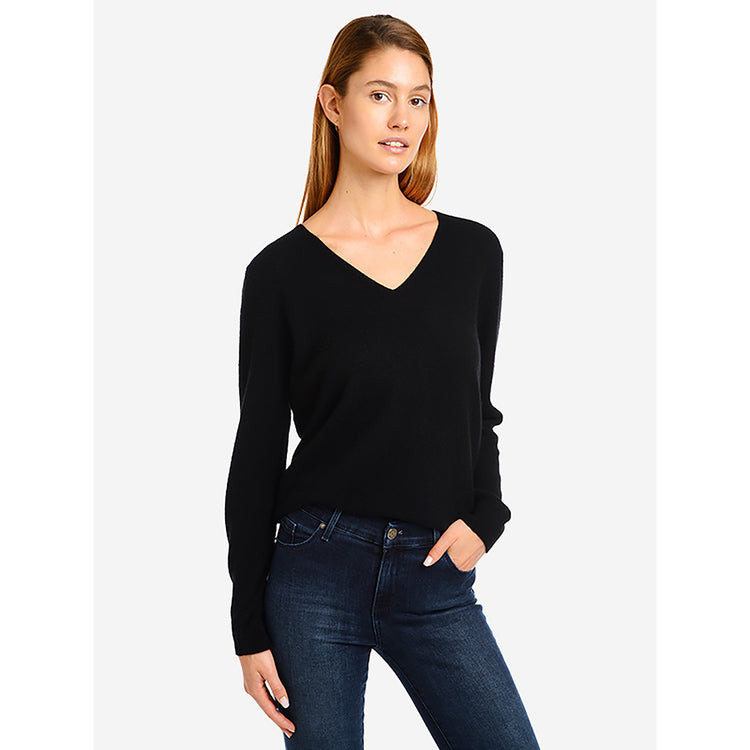 Women wearing Black Cashmere Oversized V-Neck Willow Sweater