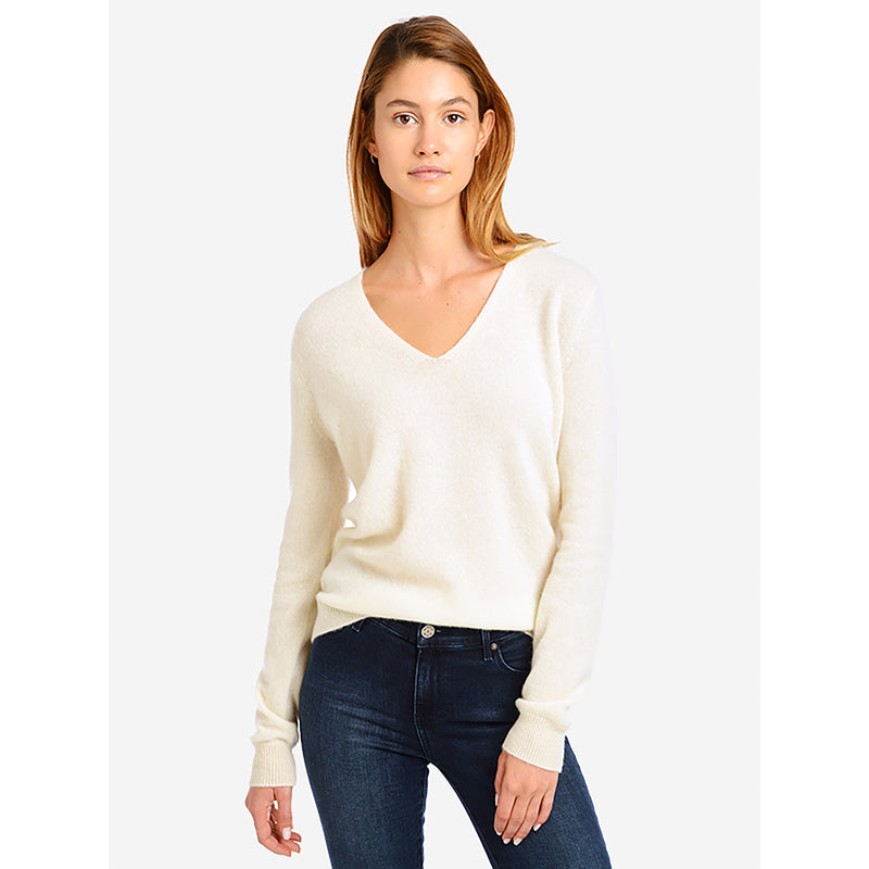 Women wearing Crema Cashmere Oversized V-Neck Willow Sweater